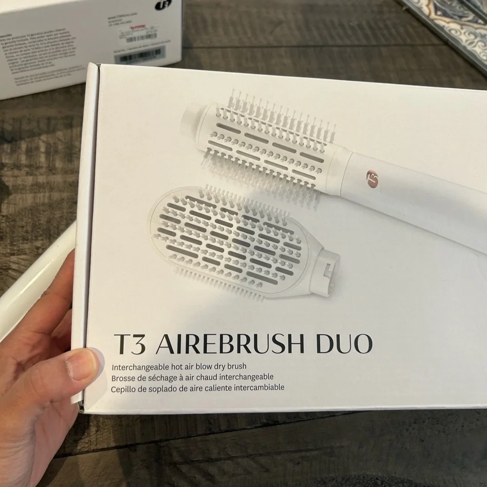 T3 Airebrush Duo Hot Air Brush in White with Rose Gold Accents